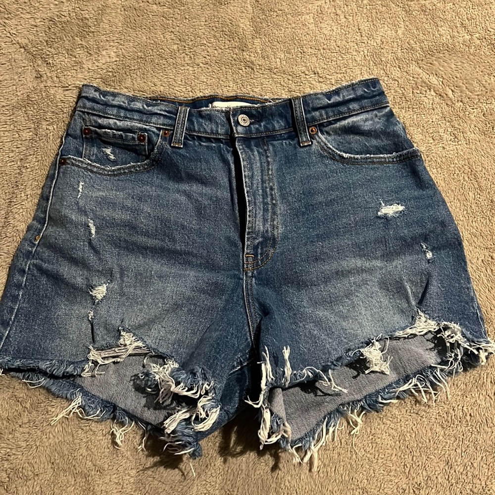 Abercrombie Curve Love 4” Mom Short High Rise